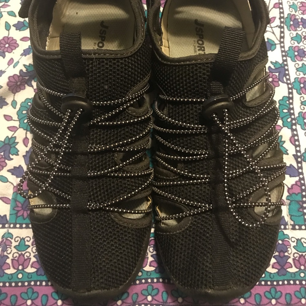 Women’s hiking shoes